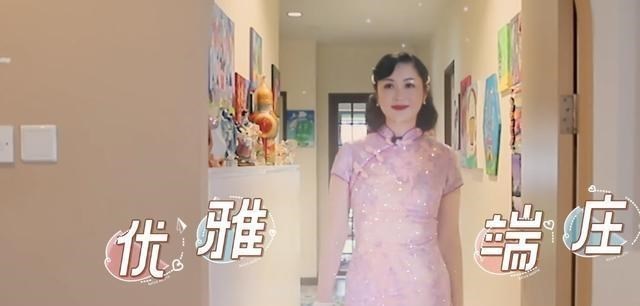 「吴尊」吴尊一家四口在家拍婚纱照，原因简单，林丽吟生图和精修图差距大