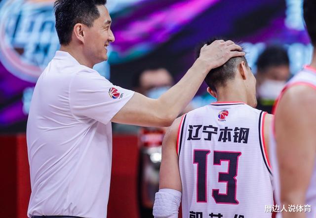 |拼到连续干呕，末节10分！郭艾伦尽力了，他造22分疯狂逆转