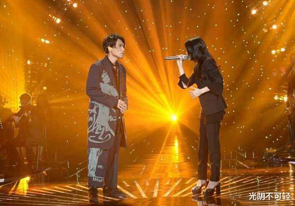 演唱会|开演唱2小时不到场，唱不好还耍大牌，网友：这下自作自受了