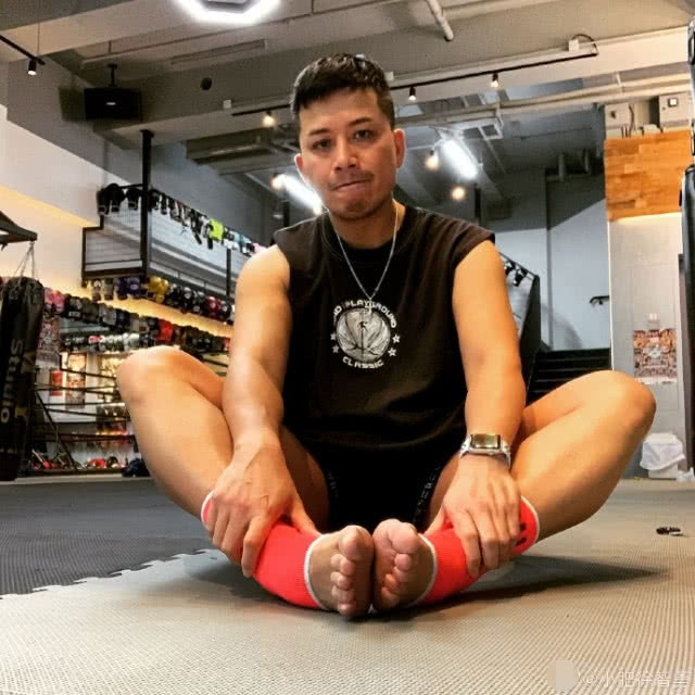 娱乐圈▲男星上节目曝剧组肮脏事，女演员挨个打电话求进房间过夜遭所有男演员拒绝