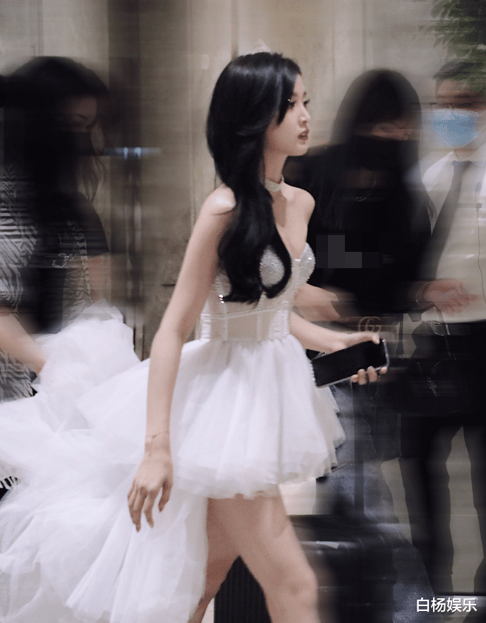 酷我|吴宣仪活动两套装扮风格，既能甜美又能酷帅，新歌舞台燃爆全场