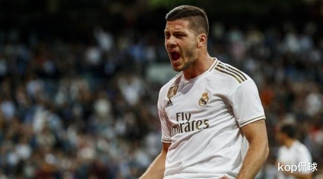 皇家马德里|14人外租回归！皇马这阵容让巴萨看得心碎，齐祖深陷幸福的烦恼