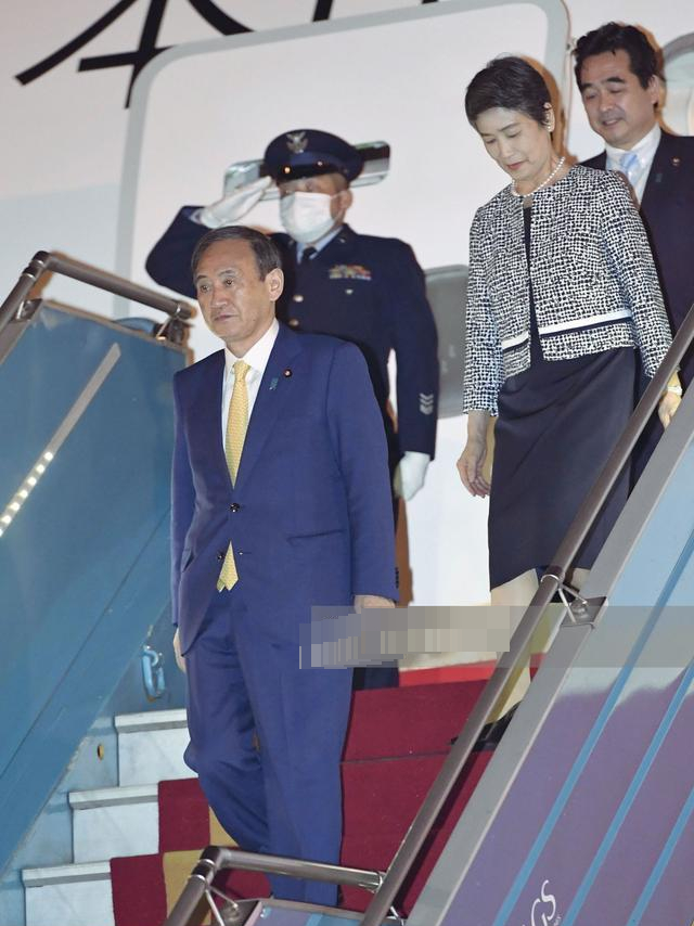 日本|日本新第一夫人首次出国访问!花白头发太真实,穿小香风气质绝了