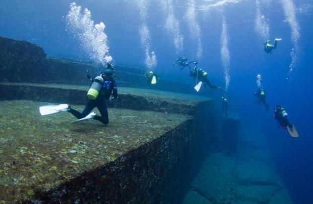 卫星|卫星发现海底大型建筑,犹如现代“机场”,是何人修建?