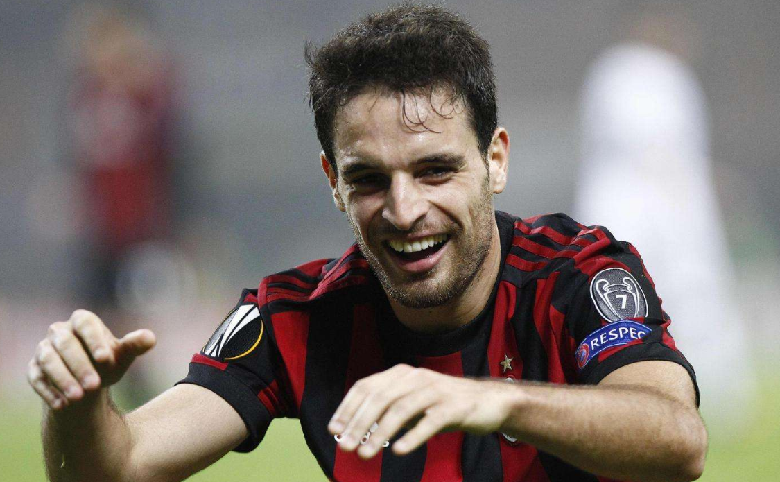 『AC米兰』Ac米兰老臣遭“抛弃”，意甲多队展开猛烈攻势，白给谁不要？