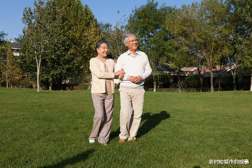 多巴胺|日本脑科专家：56岁是大脑成长巅峰！6件小事让大脑老得更慢