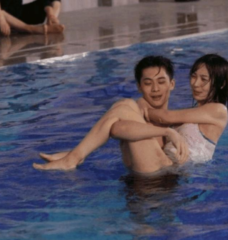 黄晓明|跟黄晓明分手后，开启“不讲理式长开”，小日子过的是有滋有味！