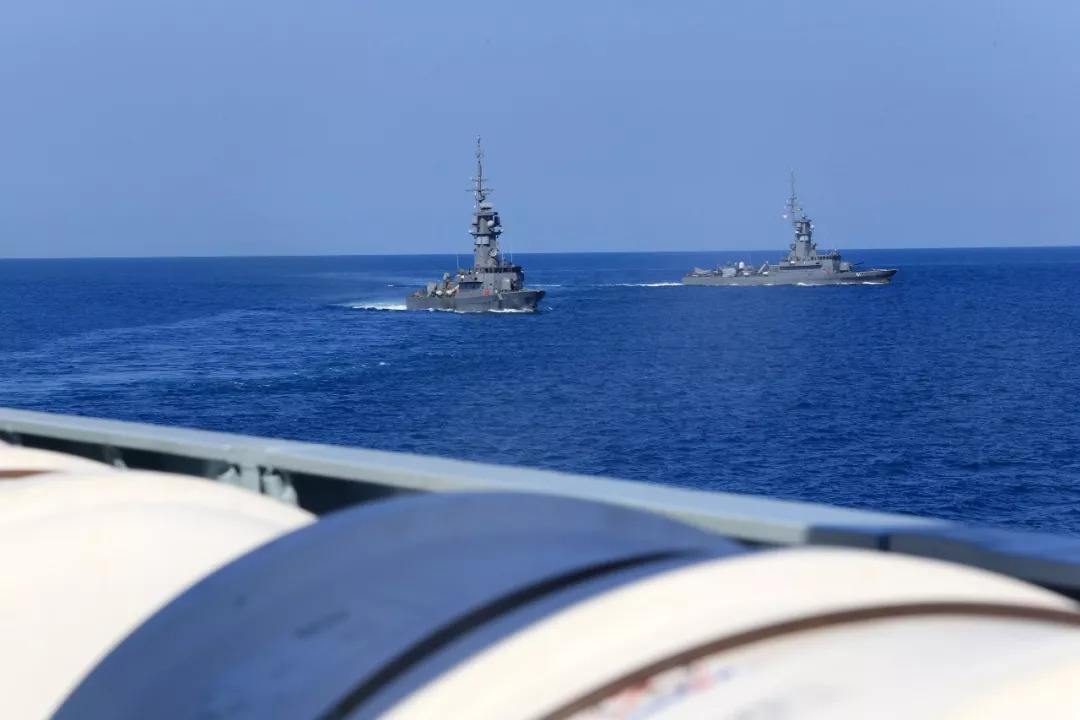 军舰▲又一国野心暴露,军舰直扑南海高调演习,专家:释放两大危险信号