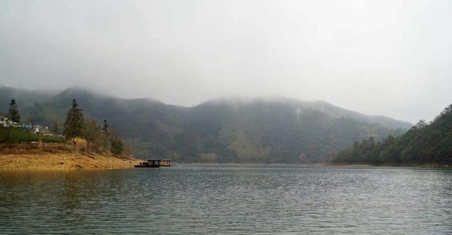 饵料|安徽的深山里藏着个世外桃源，只能坐船进村，是钓鱼人最爱的地方