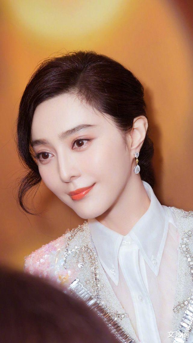 |范冰冰走红毯颜值大跌被P成美甲贴，网友分析其变丑原因：整牙和改变发际线