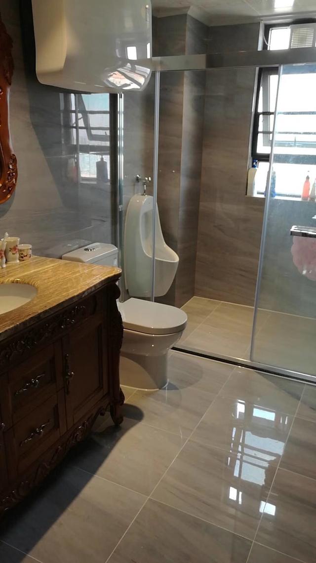 ##瓷片和瓷砖有什么区别？卫生间用哪个比较划算？