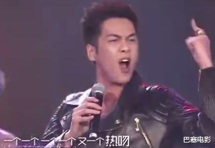 『周深』55晚会大乱斗：刘敏涛表情陶醉逗笑全网，奥特曼出场毁我童年