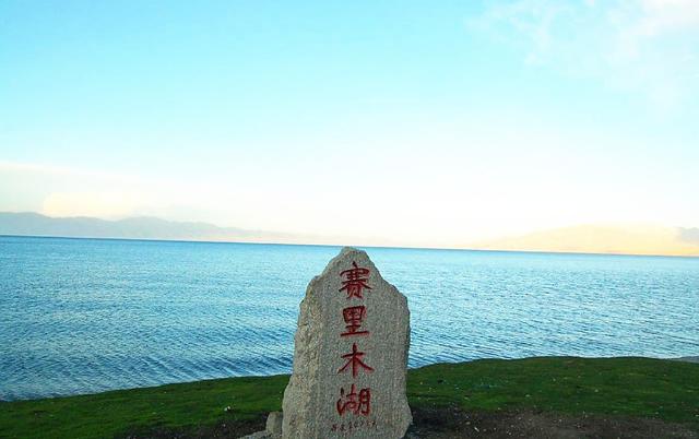 赛里木湖|把湖泊围起来收钱，一辆车最少收1000元，结果收了两天就被骂怕了