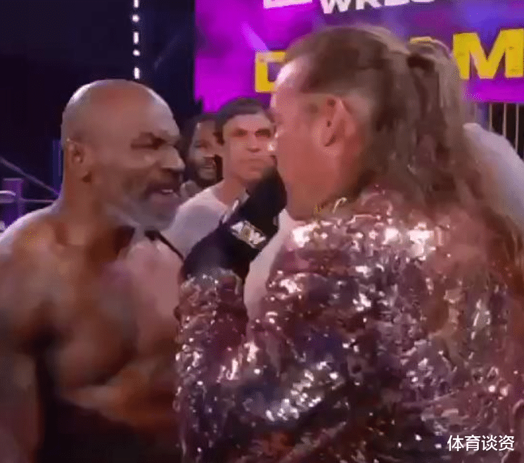 『擂台』残暴！53岁泰森重返擂台引冲突，6人才能拉住他，多人混乱太火爆