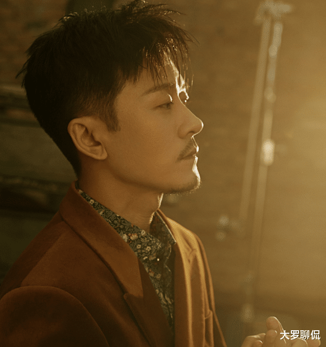 赵露思▲?赵露思成真正甜剧女王,新剧与174男主搭戏,两人拥抱身高差太甜