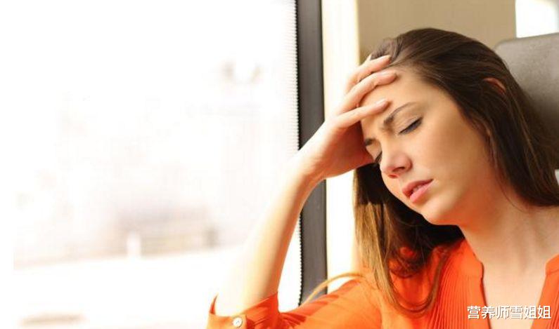 「熬夜」血液粘稠的人，喝好三杯水，谨记“四句话”，减少血栓，更健康