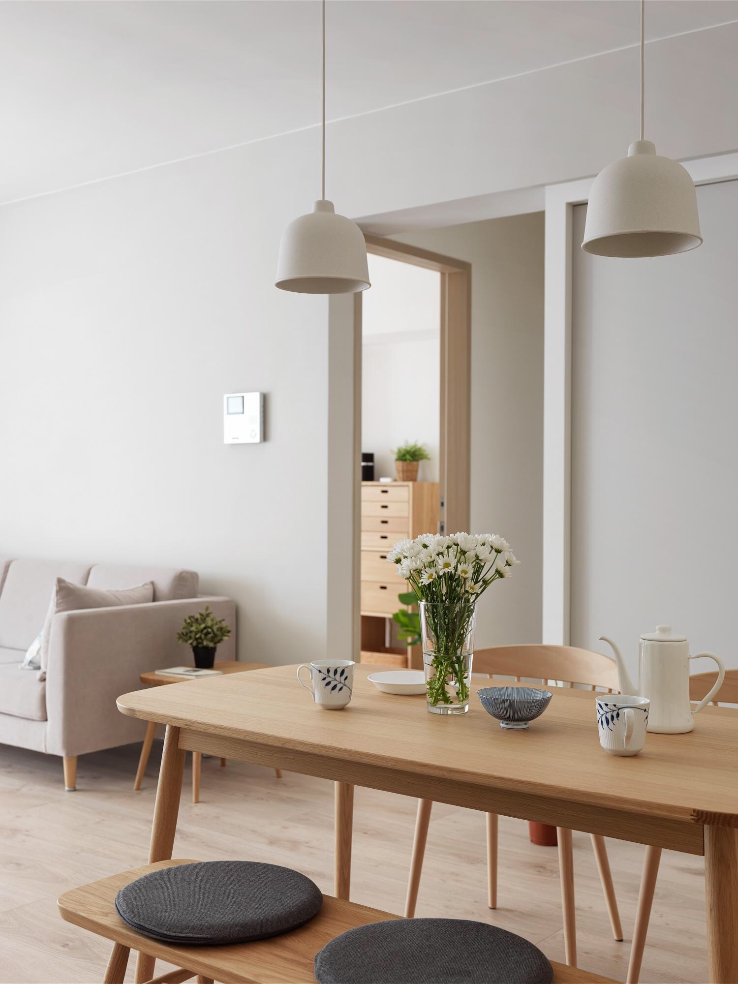 |107㎡北欧风，原木色与白色搭配，空间开阔明亮，实用又清爽！