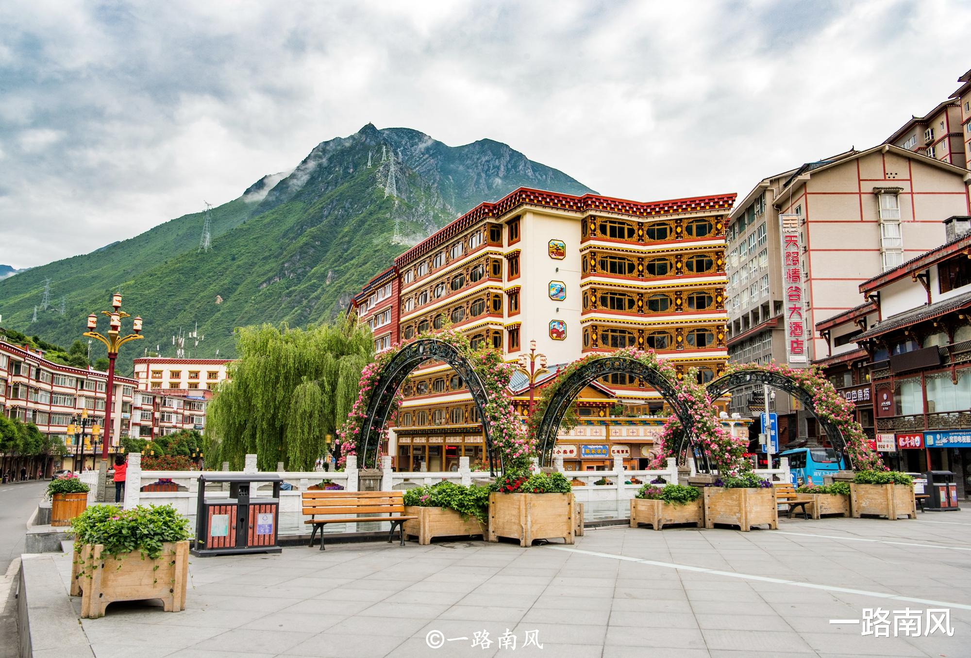 「川藏线」让人念念不忘的川藏线，闻名世界的康定城，景色优美你去过吗？