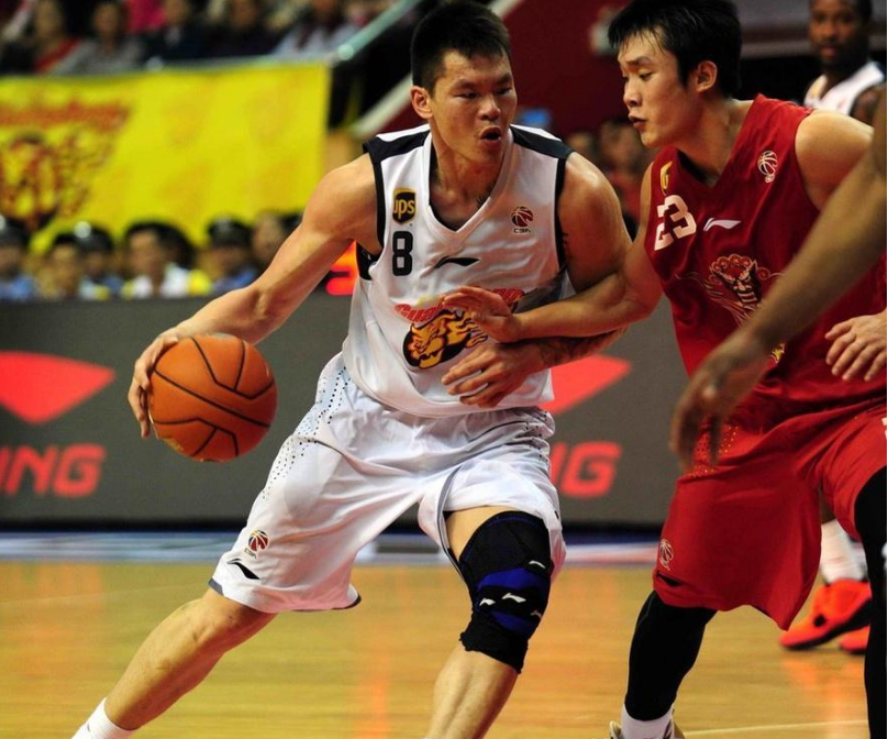 朱芳雨@职业球员去打野球会如何？朱芳雨像一头“怪兽”，孙明明一场5万