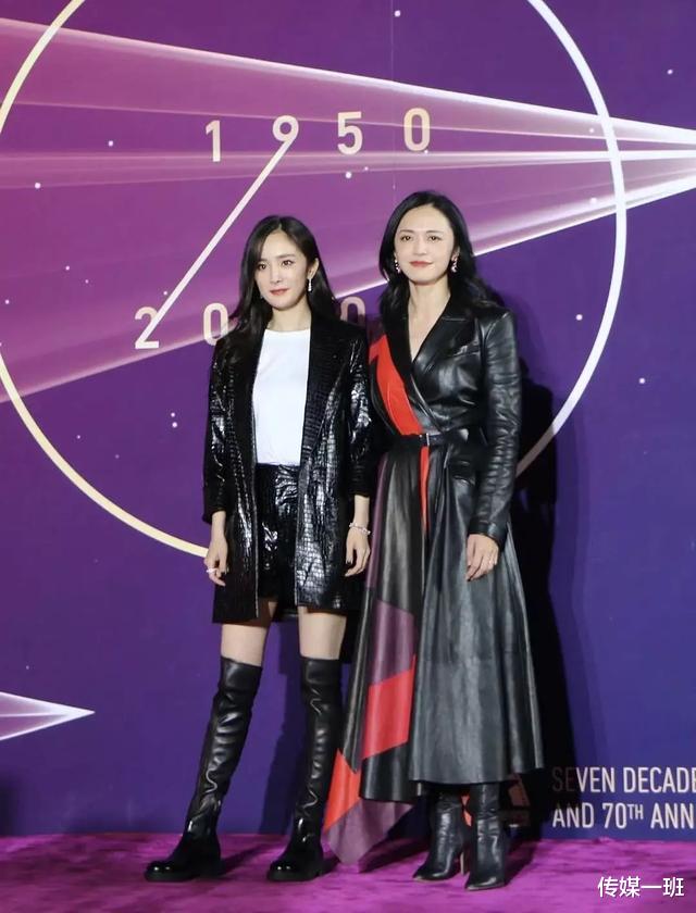 杨幂|北电校庆犹如宫心计：杨幂不敢出风头，关晓彤扬长避短却撞衫杨紫