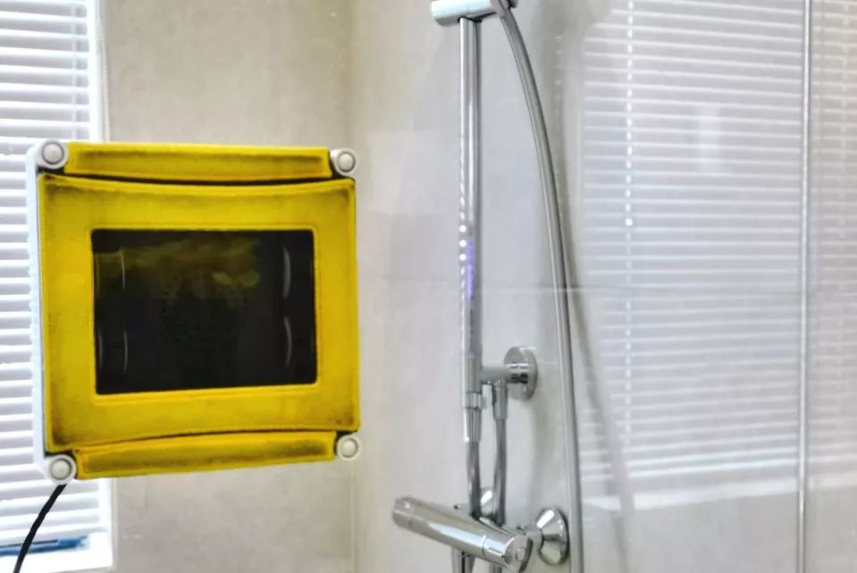 答应我别再用生命擦窗户了，交给擦窗机，又快又干净！