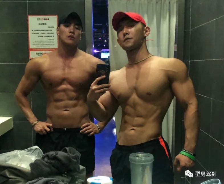 健身|杭州肌肉胸毛哥走红,正太脸金刚身太可了