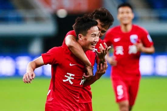 『』下午3点，天海球员终获喜讯！俱乐部拒绝开自由身证明，他们也能转会