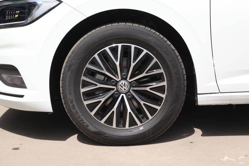 [本田雅阁]大众也放下尊严！16万降到12.7万，30天卖27028辆，还买啥雅阁