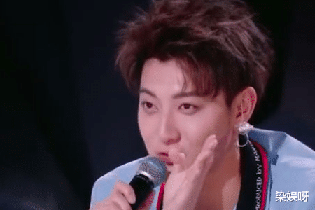 『黄子韬』?《创造营》黄子韬被批情商低，在当导师方面，他真该和蔡徐坤学学