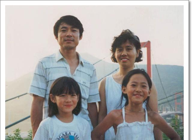 [孙艺珍]孙艺珍儿时旧照被翻出，21岁与38岁形象近似，堪称冻龄