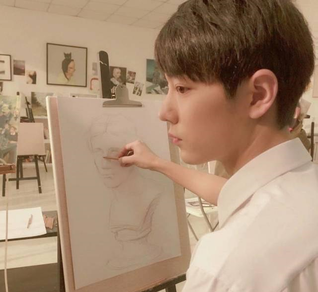 「肖战」化妆师爆料肖战出道前照片!五年变化太大,亲证本人很帅没有整容