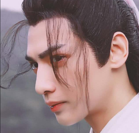 「罗云熙」现代装感觉一般, 穿上古装1秒变神颜, 不只有罗云熙、彭小苒