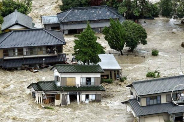又一噩耗傳來，日本7座縣城拉響警報，800萬民眾倉皇而逃-圖2