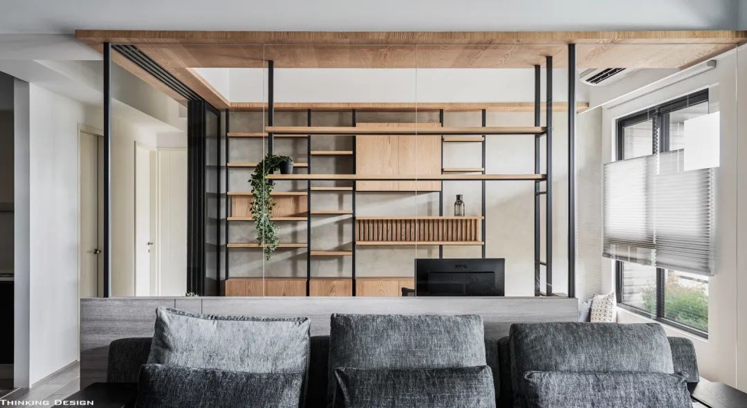 ##简单设计最大气!101平极简风,水泥灰+木质,做出时尚高端感