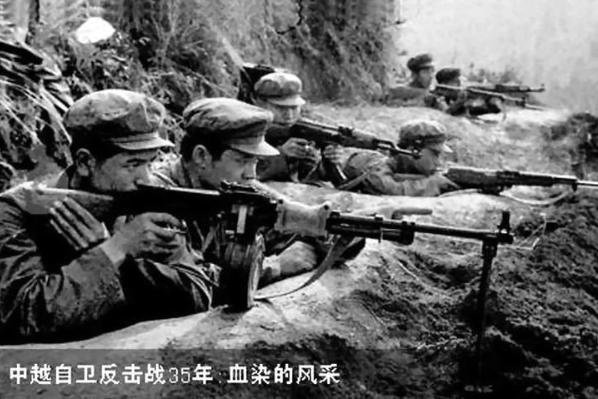 白起|淮海战役庆功宴上，他怒掀邓小平酒桌，为何仍屡次得到邓公提拔？