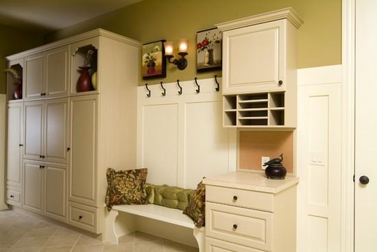 ：媳妇不顾我妈反对在玄关处装柜子，没想到装完后连邻居都怀疑人生了！