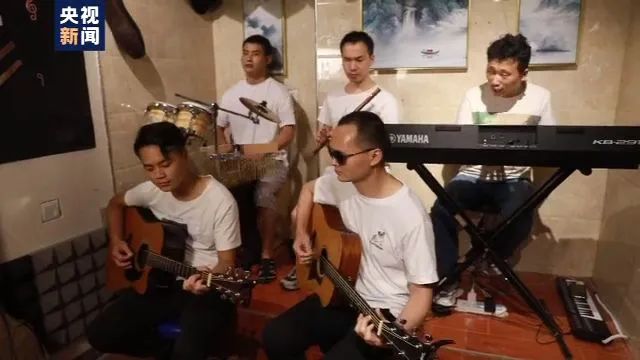 蕺菜|听过他们的歌，网友都说这个乐队的名字真赞