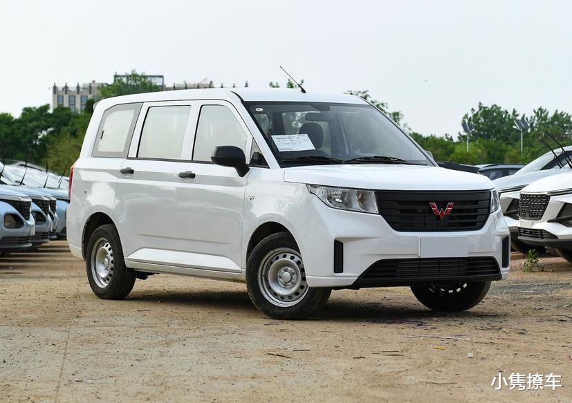 「五菱宏光」五菱又一“多功能”车，4种布局可选，车主：好开实用，就有点贵