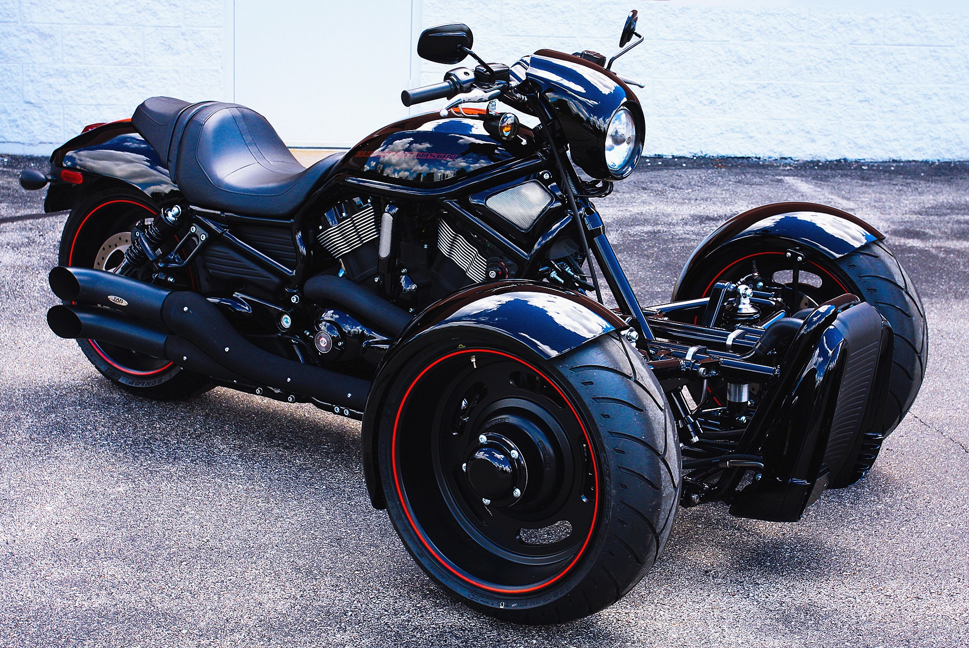 吉利|吉利打造倒三轮摩托!仅售1.48万,油箱15L,外观不输庞巴迪