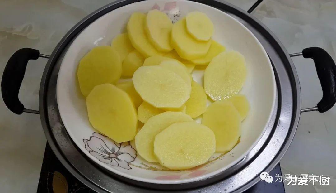 [土豆]土豆别再炒着吃了，锅里烙一烙，比馒头饼干好吃，学会都能开店了