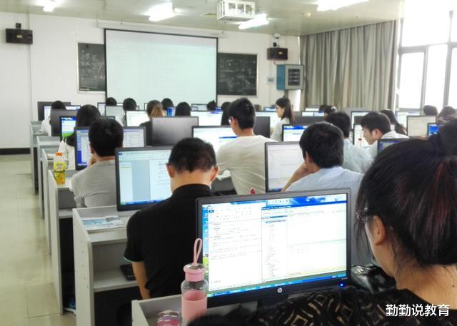 大学|大学里吃“青春饭”的5个专业，后期可能会被淘汰，有你学的吗？