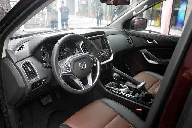 奔驰：售价15.98万的四驱越野车，福特2.0T动力+差速锁，奈何销量上不去