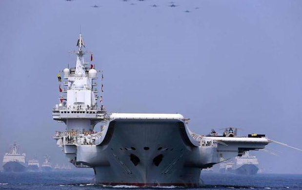 美军|美军航母被“活捉”，全程处于“裸奔”状态，张召忠：没打很客气了