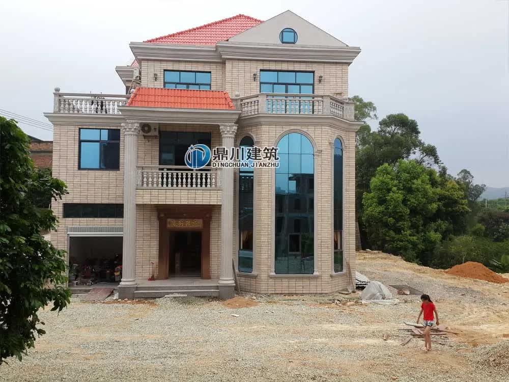 |主体40万，三层农村别墅，复式客厅+旋转楼梯设计，彰显品位