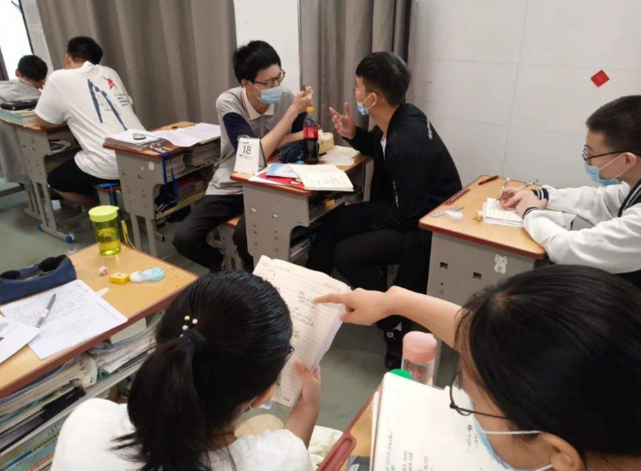 「高校」到2024年最吃香的两个文科专业，一旦考上，学生前途无量