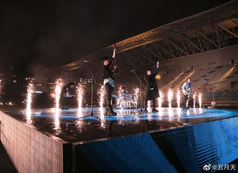 『五月天』五月天：5月之约，租下整个空荡体育馆，唯一场万人线上音乐会！