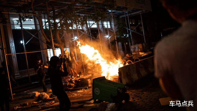 「美国」特朗普动用100万军队对付中国？张召忠：美国不敢，不然是自取灭亡