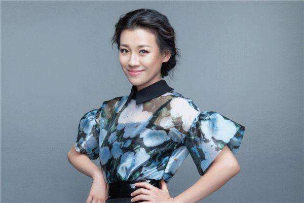 徐静蕾|当初她意外把同学拉来救场，如今自己无戏可拍，同学却火得不像话！