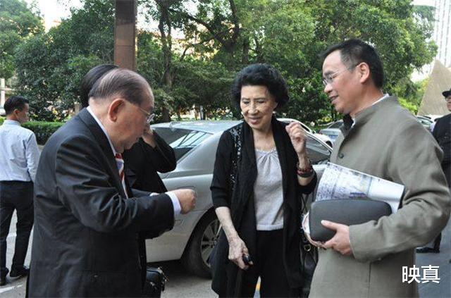 【赵薇】17岁少女嫁给42岁将军，一生不买日货，拒绝赵薇演自己，她是谁？