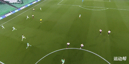 「武磊」门前3米都不进？远景看武磊这球该往哪打？双手抱头对手都不信